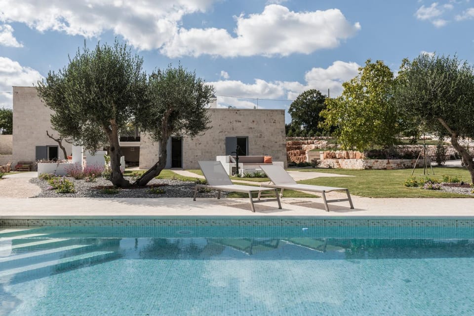 Property building, Day, Garden, Garden view, Pool view, Swimming pool, sunbed