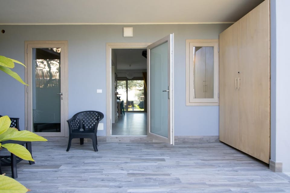 Patio, Facade/entrance
