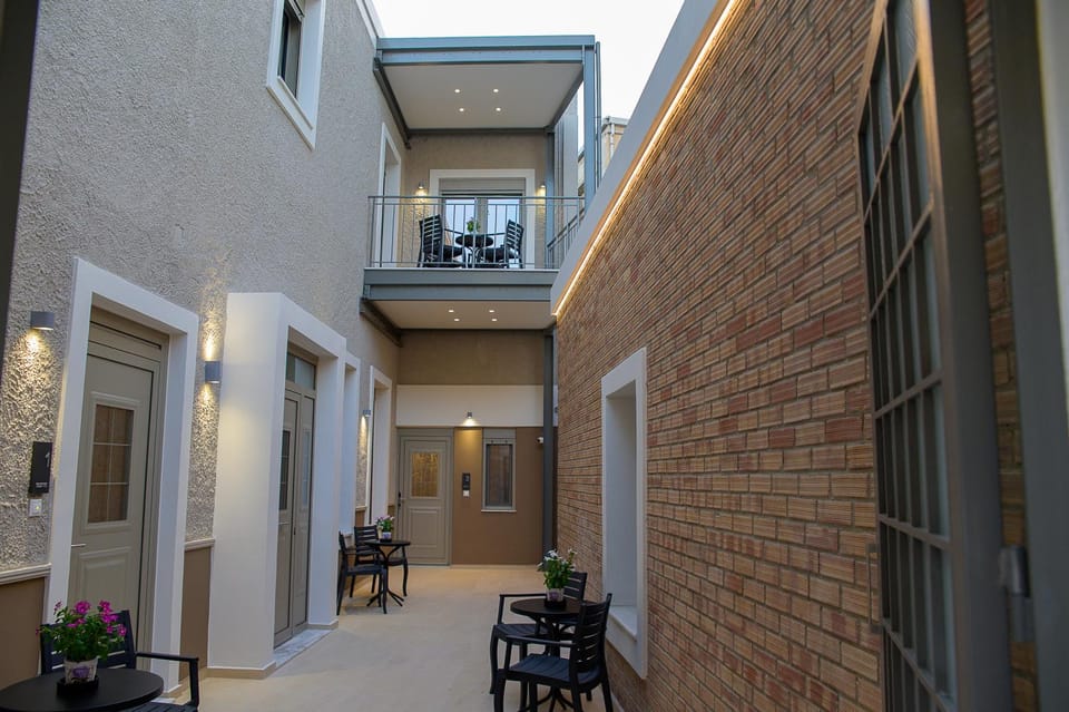 Patio, Facade/entrance