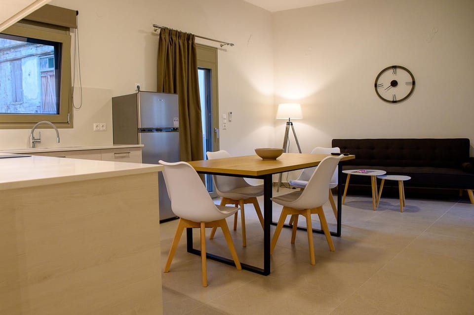 Seating area, Dining area