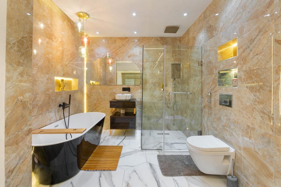 Shower, Toilet, Bath, towels