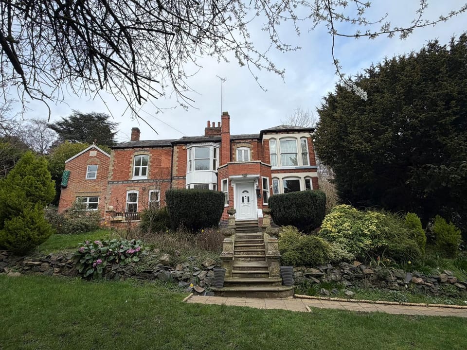 Spectacular Period Property Located In Leicester House in Leicester