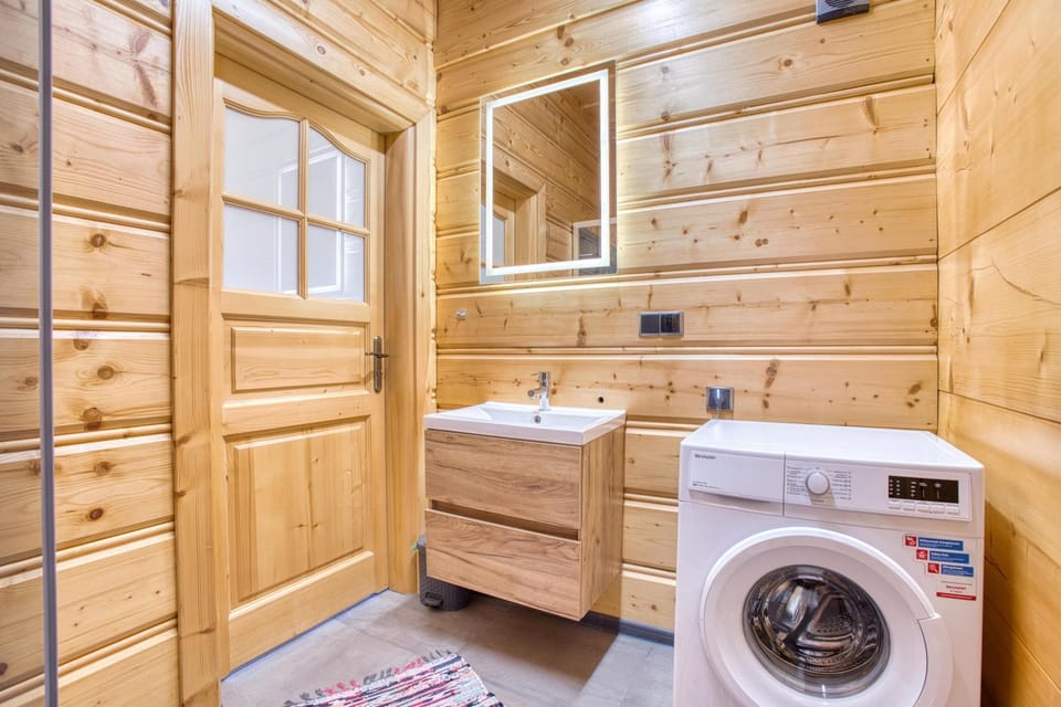 Bathroom, towels, washing machine
