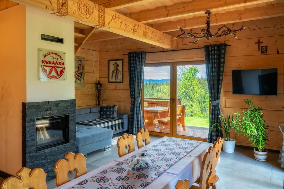 Communal lounge/ TV room, TV and multimedia, Living room, Seating area, Dining area, Evening entertainment
