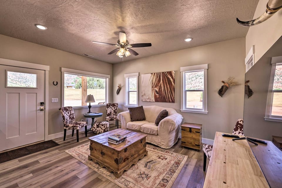 Quiet Kanab Home w/ Panoramic Views & Porch! House in Kanab