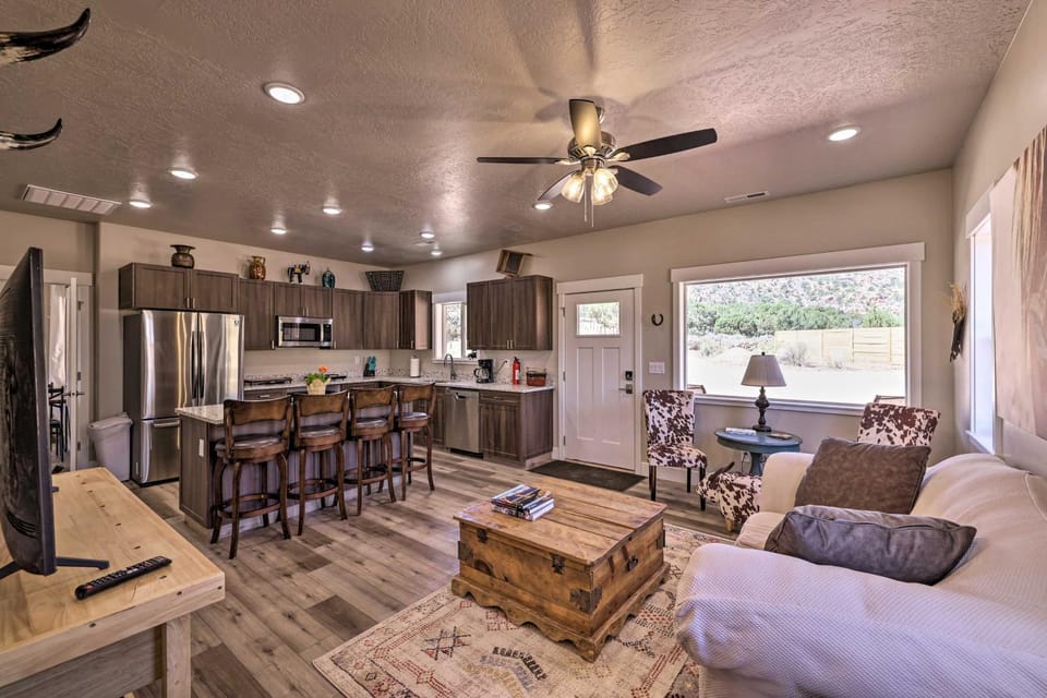 Quiet Kanab Home w/ Panoramic Views & Porch! House in Kanab
