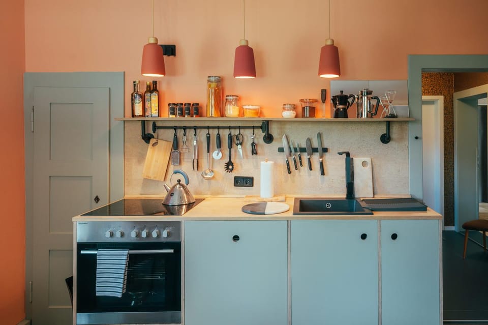 Coffee/tea facilities, Kitchen or kitchenette, dishwasher, stove, kitchen