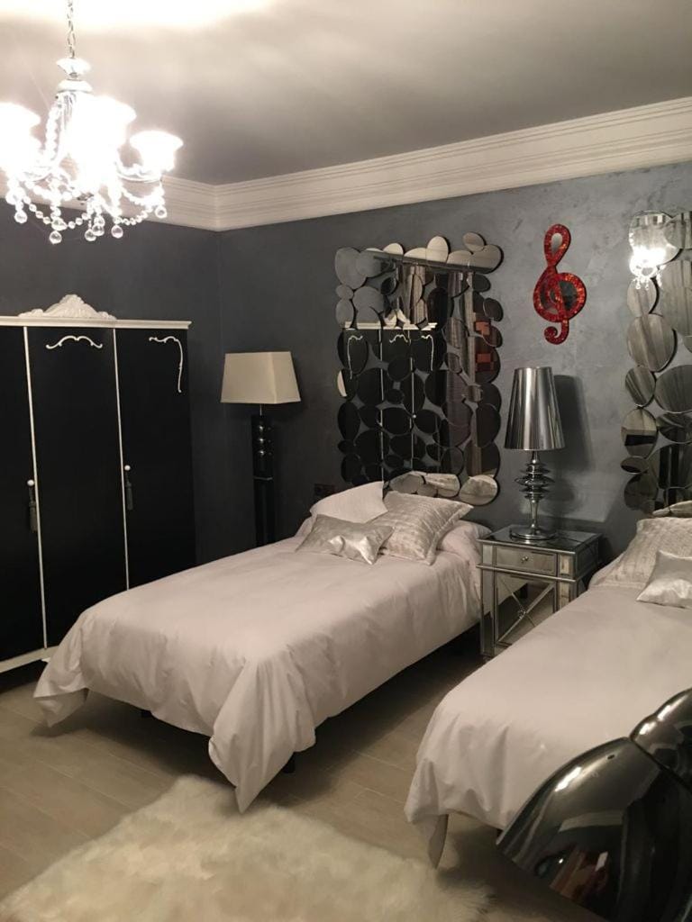 Bed, Photo of the whole room, Bedroom