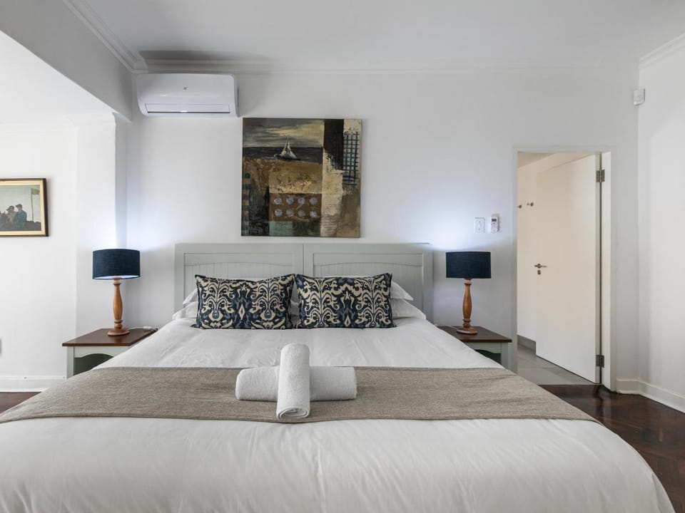 Bed, Bedroom, towels, air conditioner