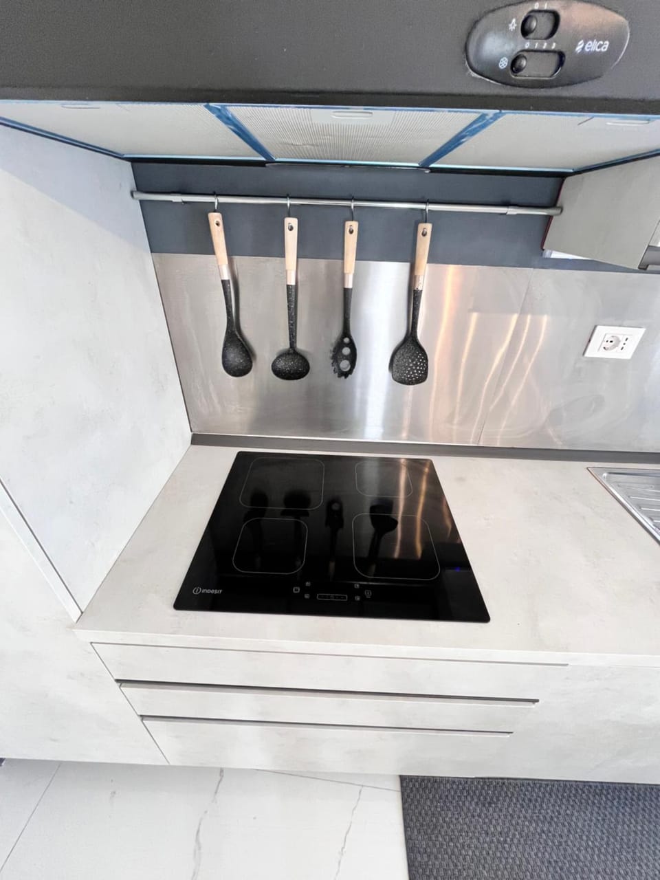 Kitchen or kitchenette, pet friendly, stove