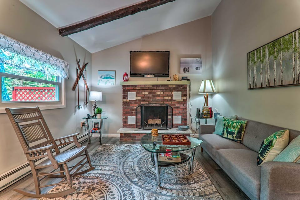 Fire Pit & Community Perks: Blakeslee Cottage! House in Tunkhannock Township