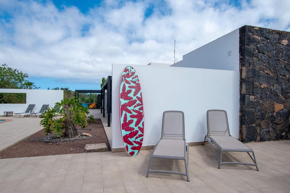 Balcony/Terrace, Entertainment