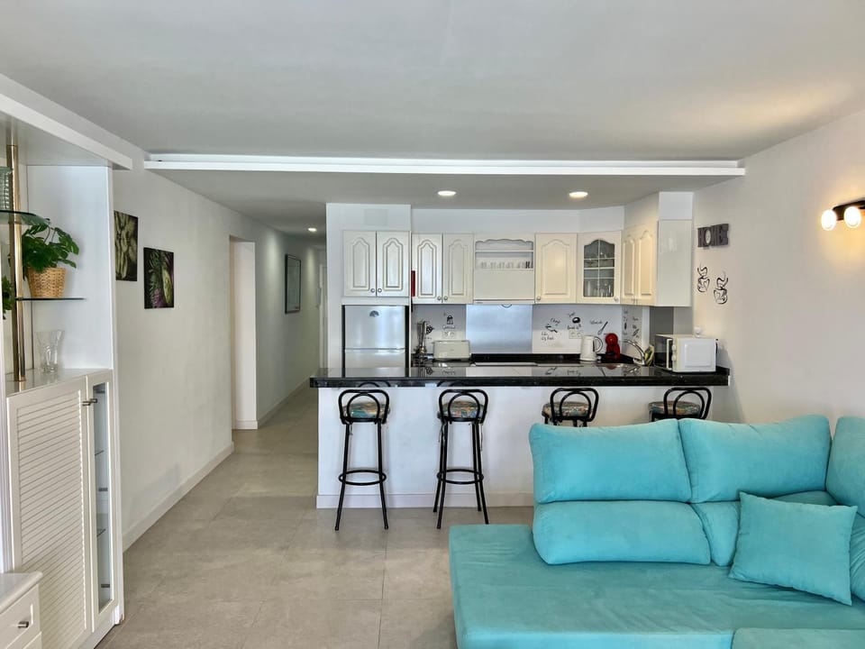 Kitchen or kitchenette, Living room
