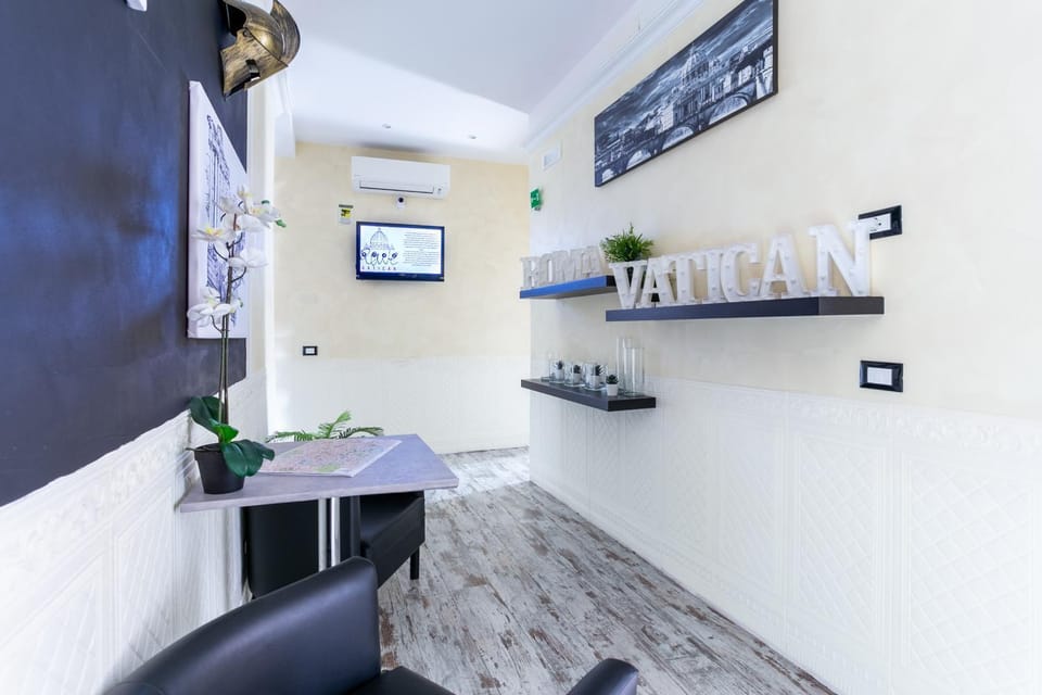 Communal lounge/ TV room, TV and multimedia, Lobby or reception, air conditioner