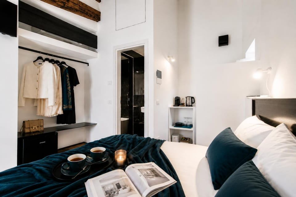 Bed, Photo of the whole room, Bedroom, wardrobe, air conditioner