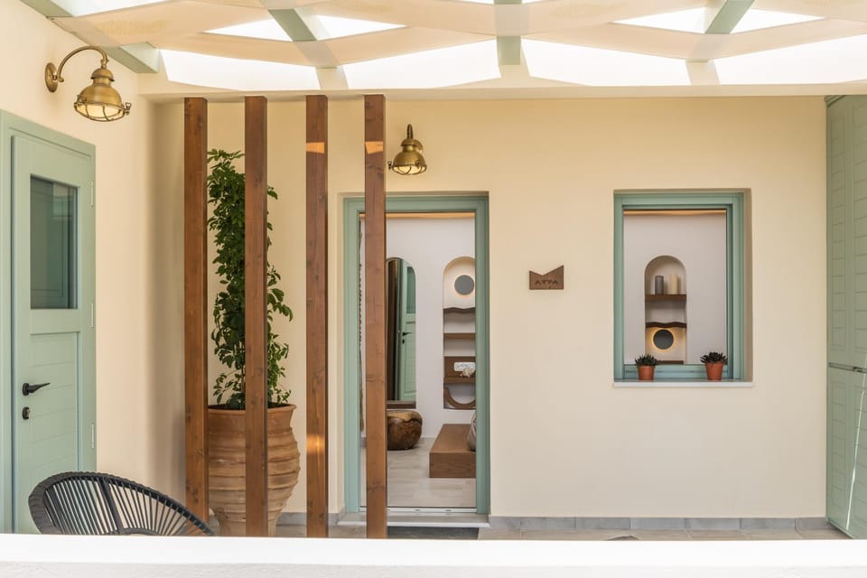 New Villa Katerina - 6 Villas & 6 Private Jacuzzi Apartment in Santorini