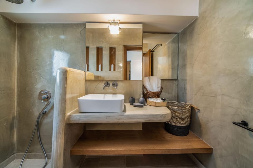New Villa Katerina - 6 Villas & 6 Private Jacuzzi Apartment in Santorini
