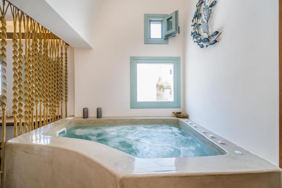 New Villa Katerina - 6 Villas & 6 Private Jacuzzi Apartment in Santorini