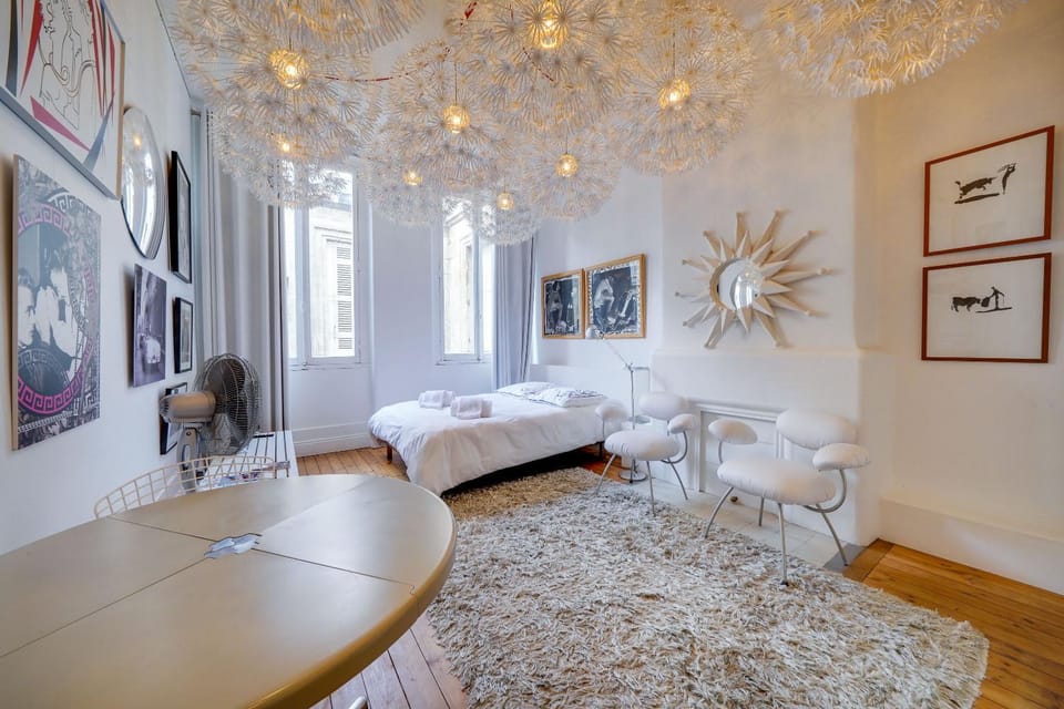 Bed, Living room