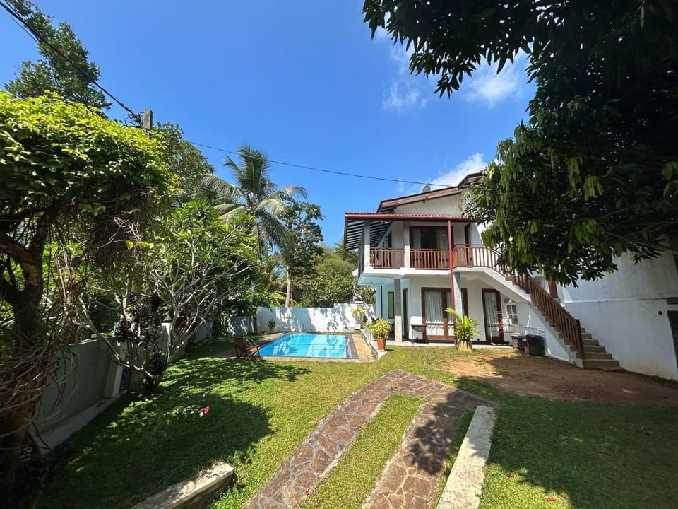 blue water family hikkaduwa Villa in Hikkaduwa
