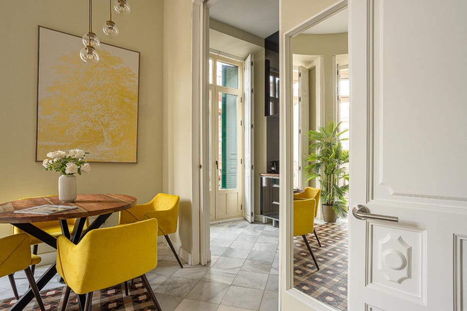 Living room, Seating area, Dining area