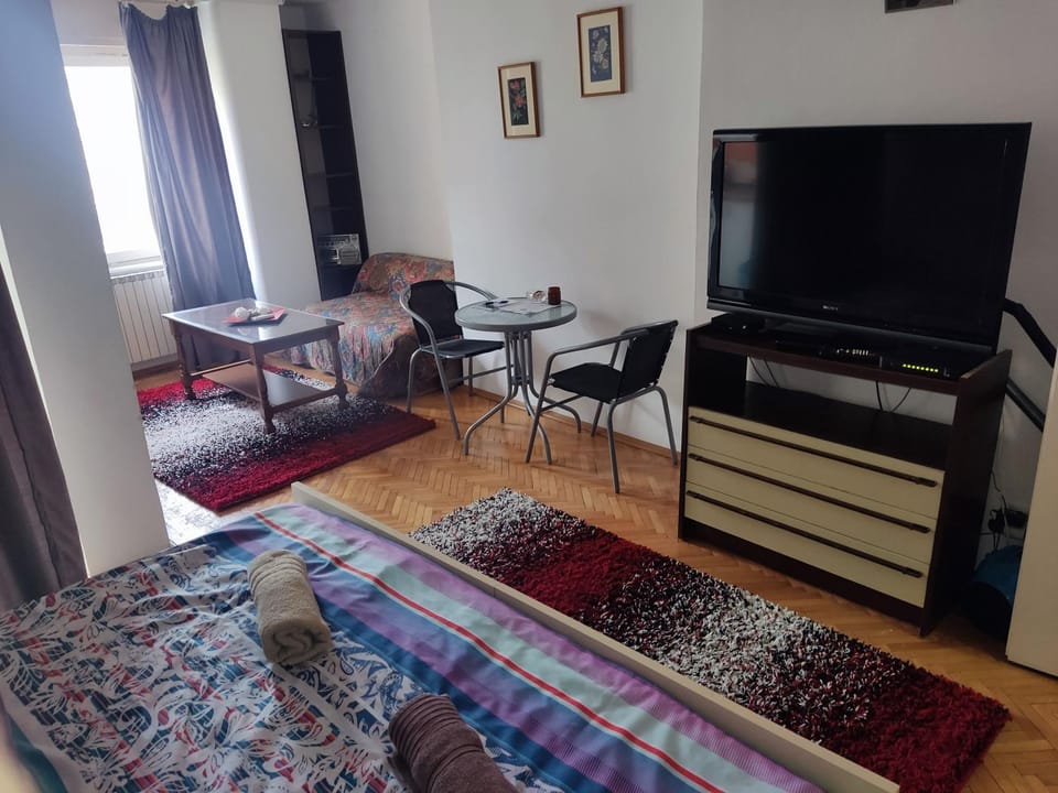 TV and multimedia, Living room, Seating area