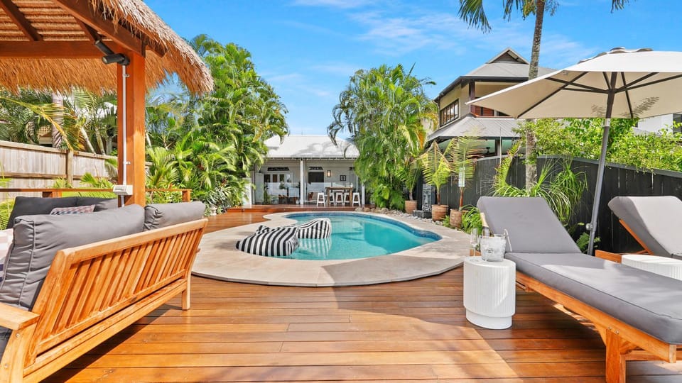Swimming pool, sunbed