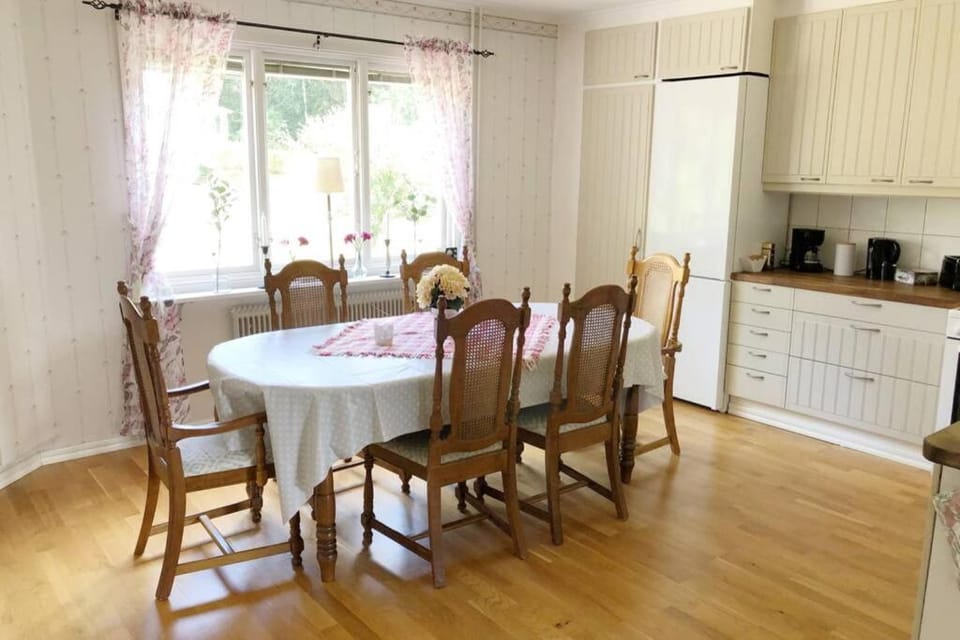 Coffee/tea facilities, Dining area, minibar, pet friendly