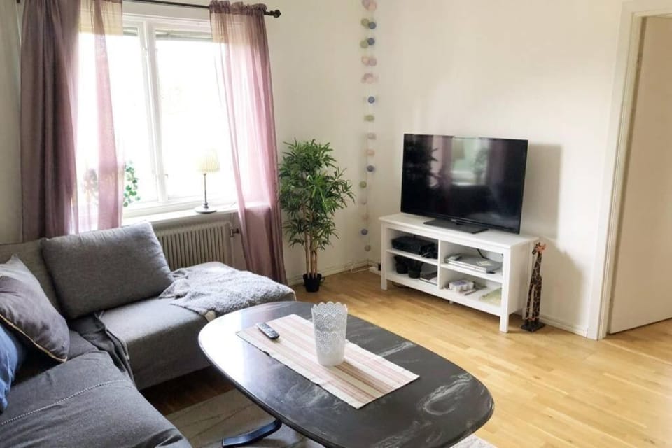Communal lounge/ TV room, TV and multimedia, Living room, Seating area