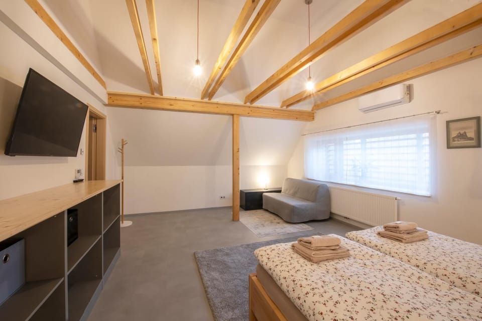 TV and multimedia, Living room, Photo of the whole room, Seating area