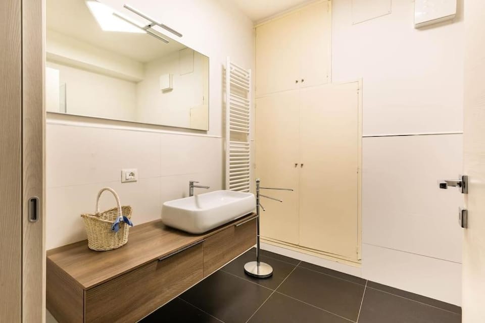 Shower, Bathroom, towels