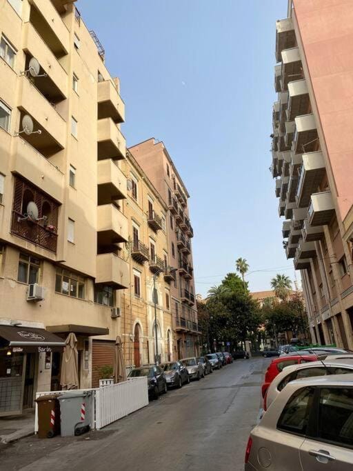 Property building, Neighbourhood, Parking
