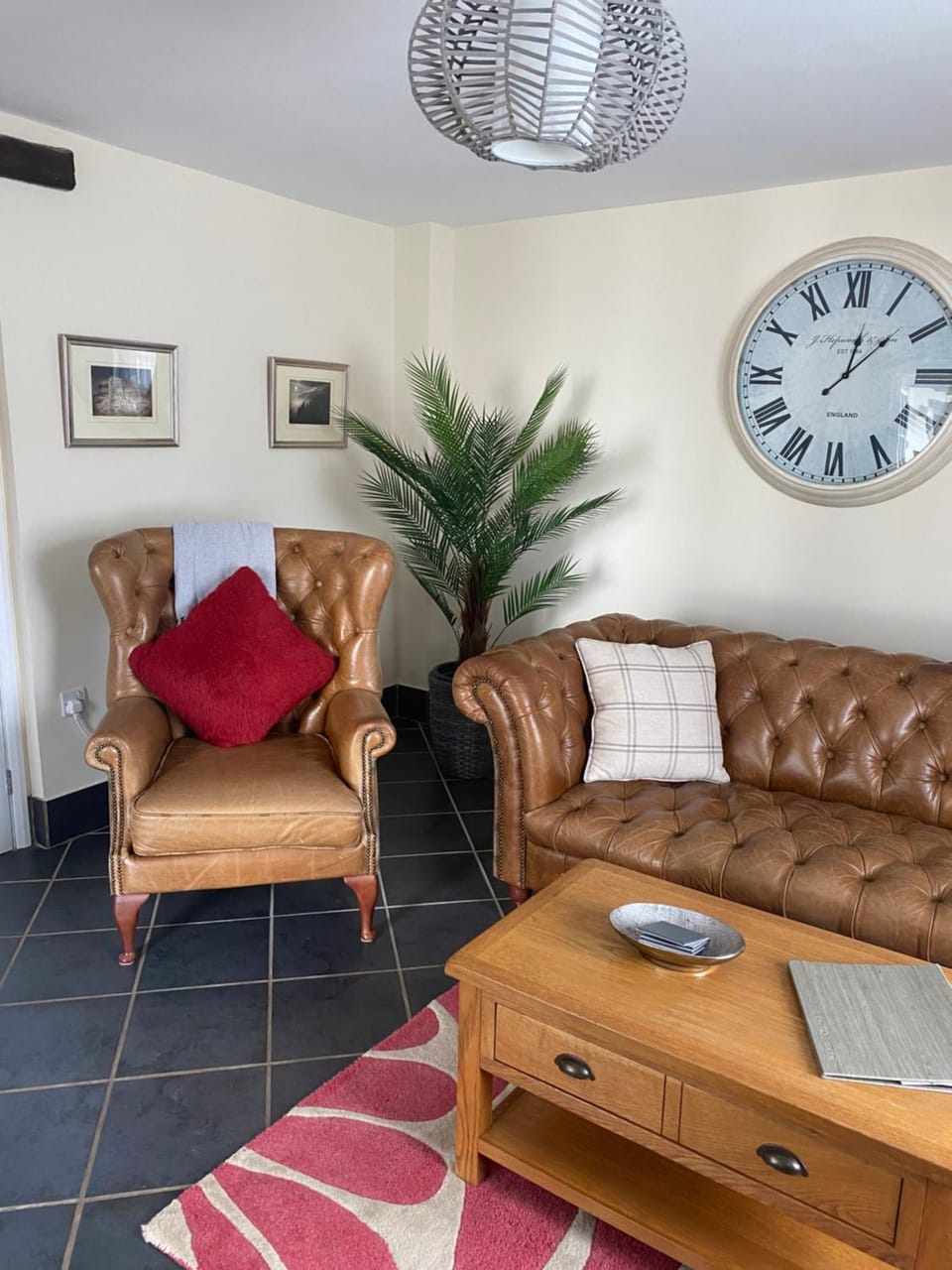 2 Mews Cottages - Town Centre Location House in England