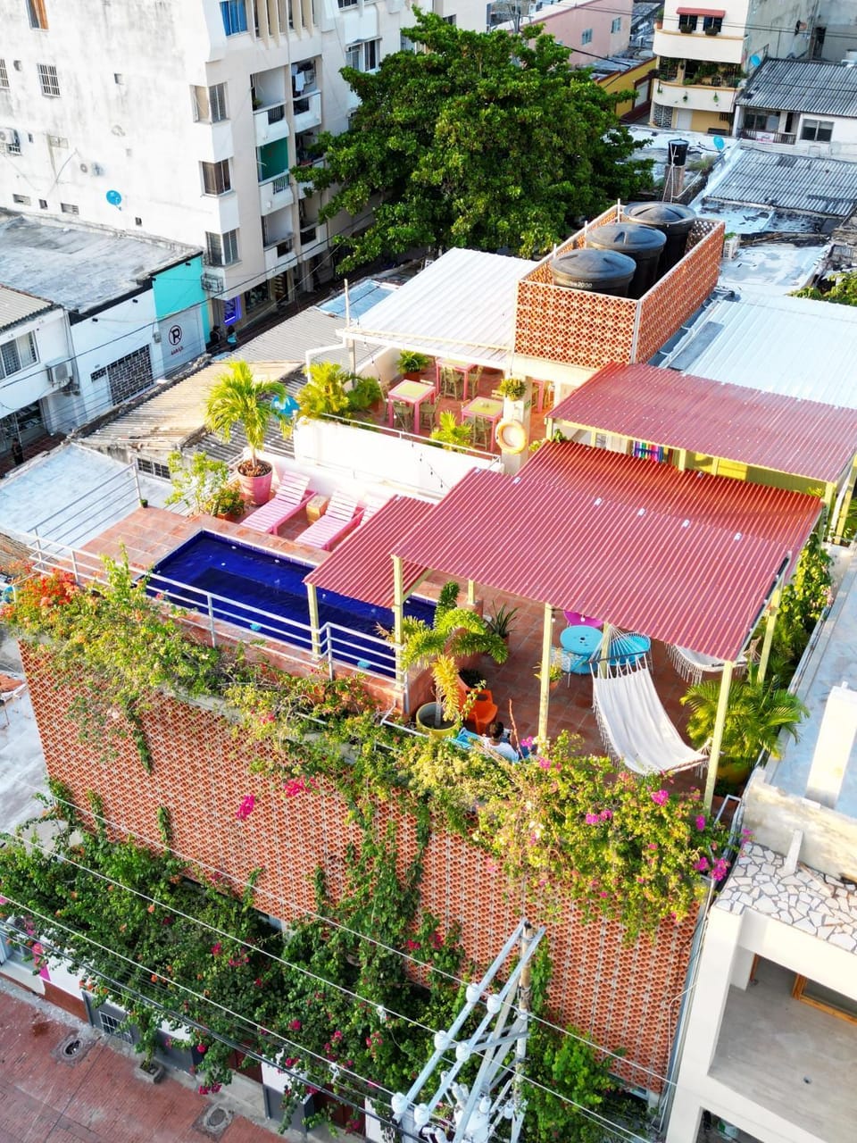 Property building, Balcony/Terrace, Lounge or bar, Swimming pool