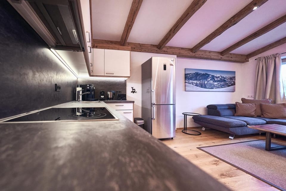 Kitchen or kitchenette, Seating area, pet friendly, stove