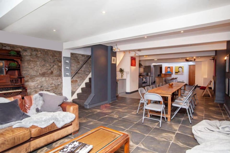 Seating area, Dining area