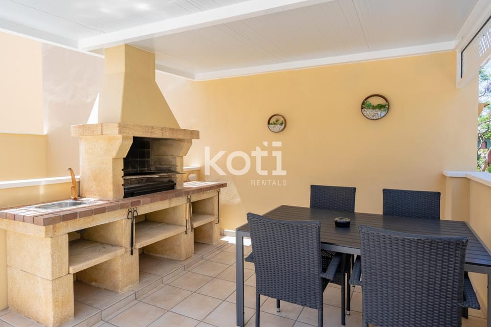 Off site, BBQ facilities, Dining area