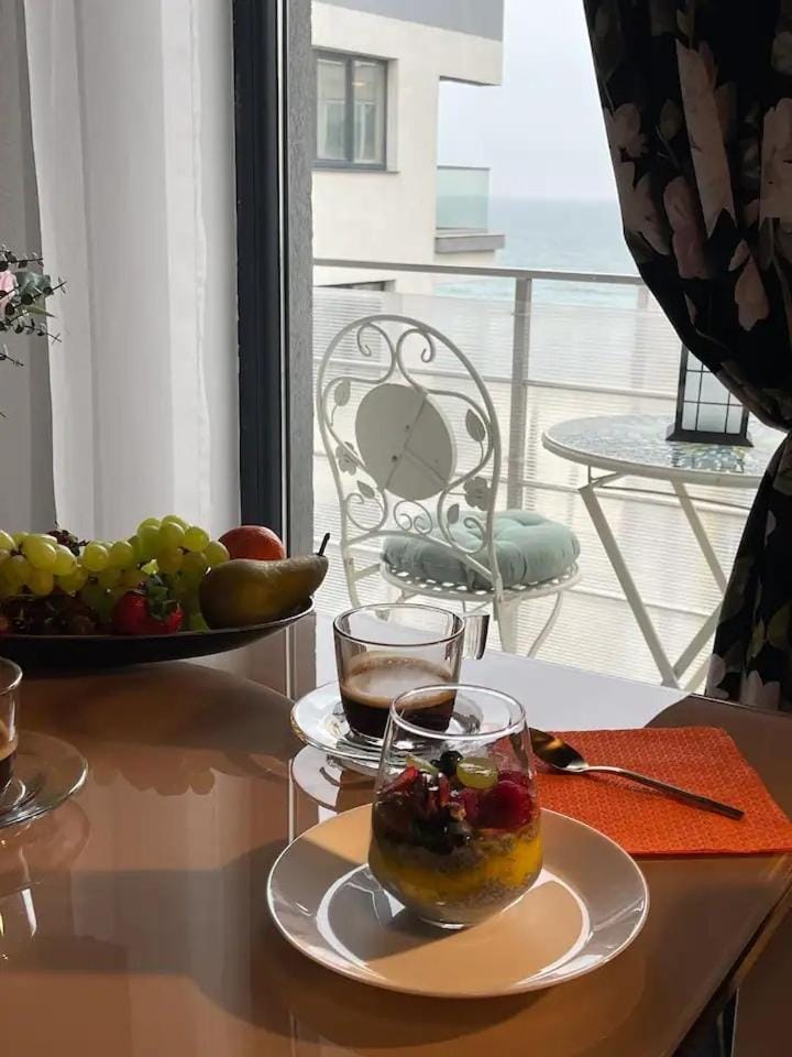Peacock Studio Apartment in Constanța County