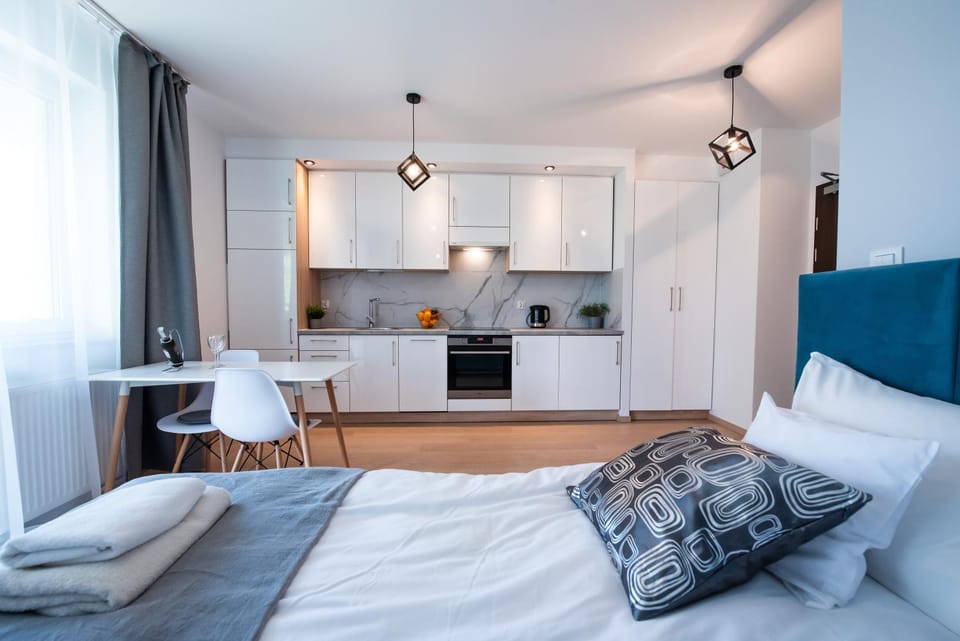 Bed, Kitchen or kitchenette, Living room, Photo of the whole room, towels, kitchen