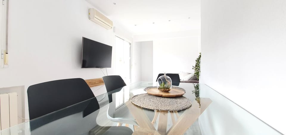 Communal lounge/ TV room, TV and multimedia, Dining area
