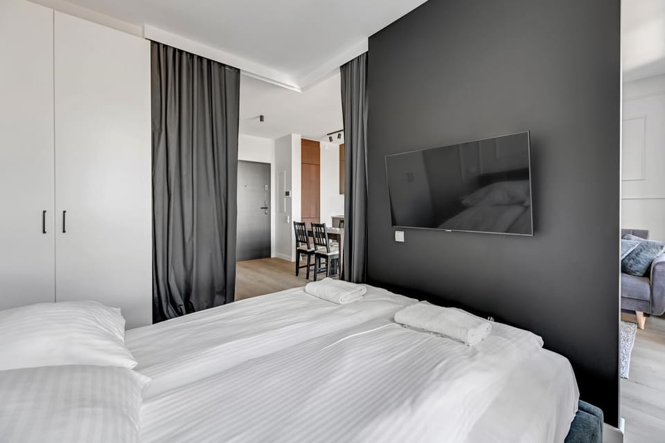 Bed, TV and multimedia, Photo of the whole room, Bedroom, Area and facilities, hair dresser, wardrobe