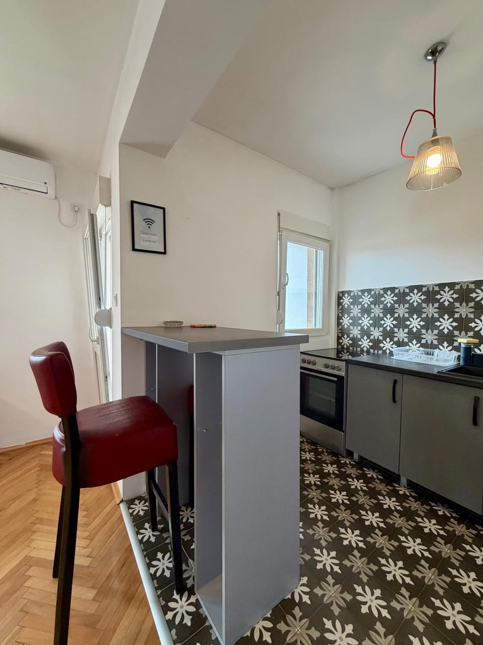 Kitchen or kitchenette, Dining area, stove