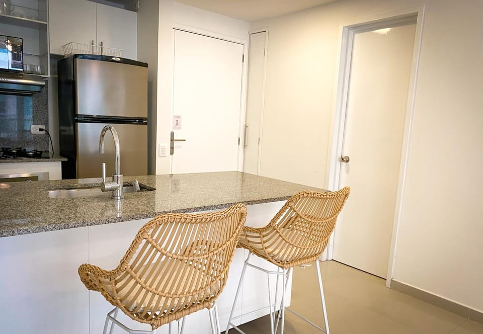 Kitchen or kitchenette, Dining area, oven