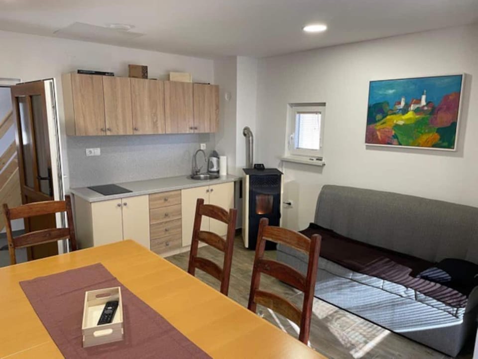 Coffee/tea facilities, Kitchen or kitchenette, Living room, kitchen