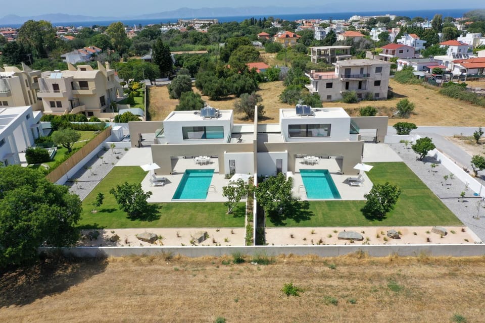 Property building, Day, Bird's eye view, Pool view, Swimming pool, Location