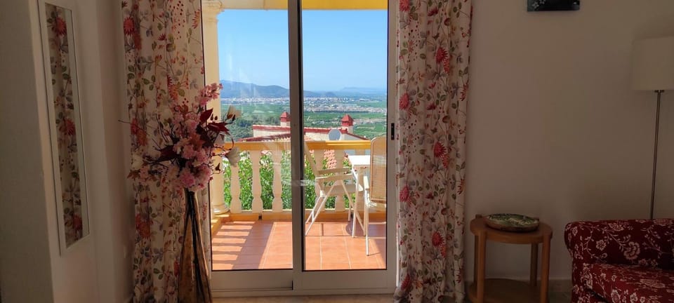 View (from property/room), Balcony/Terrace, Living room, Sea view