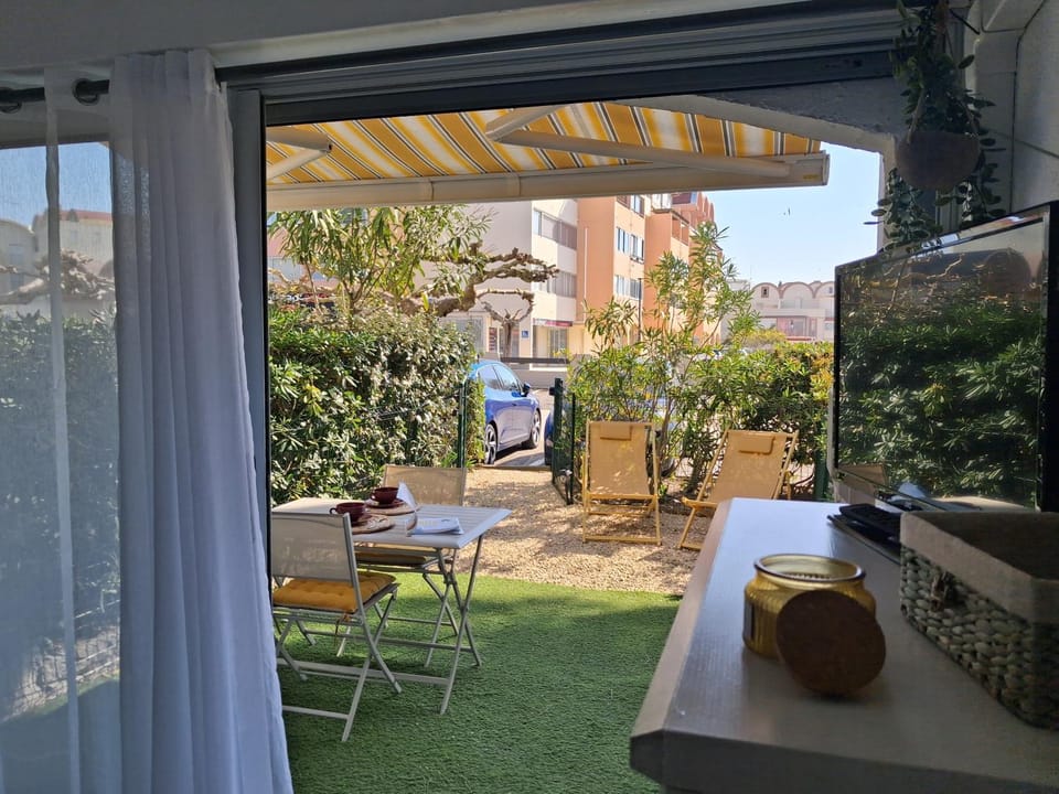 Studio jardin ensoleillé avec piscine et clim classé 1 étoile proche plage Grazel Apartment in Gruissan