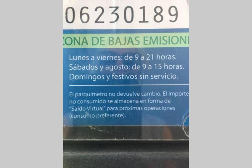Text overlay, Parking