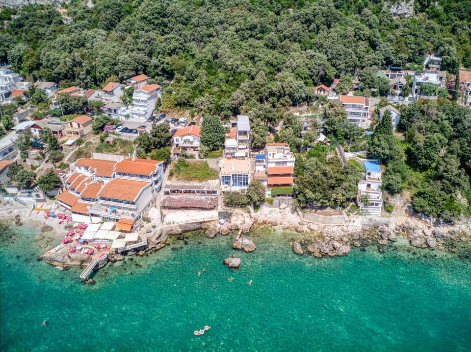 Restaurant/places to eat, Beach