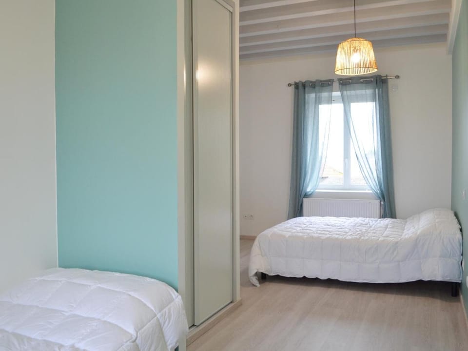 Gîte moderne avec piscine partagée et terrasse ombragée - FR-1-496-236 House in Auvergne-Rhône-Alpes